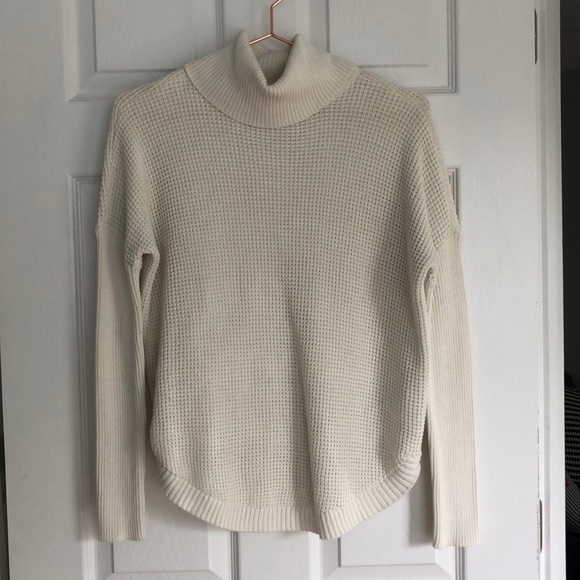 Michael Kors Sweaters - Michael Kors Women’s Turtleneck Sweater